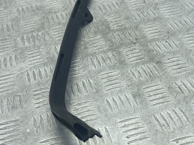 Уплотнитель двери 30762361 Volvo XC60