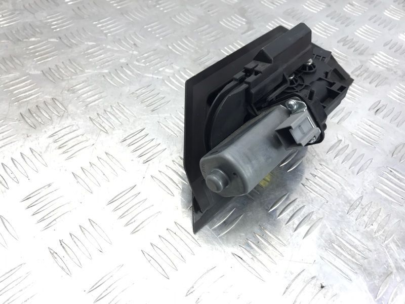Замок кришки багажника 7P0827505J Volkswagen Touareg