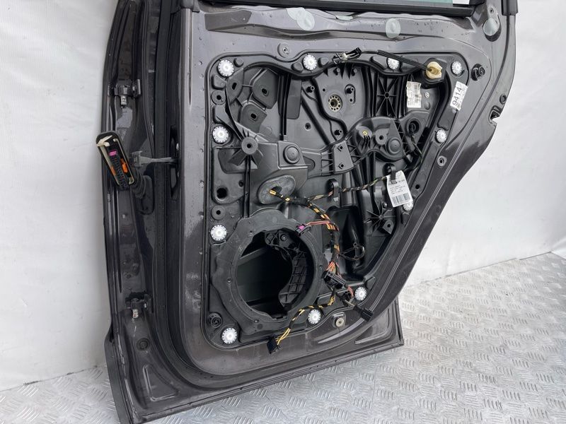 Двері 7P0833056A Volkswagen Touareg