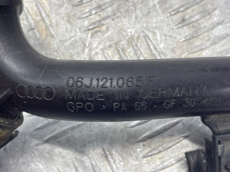 Трубопровід системи охолодження 06J121065F Volkswagen Tiguan