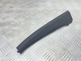 Облицювання стійки Polestar 2