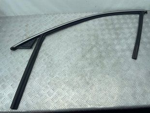 Направляющая стекла двери 31856284 Volvo XC60