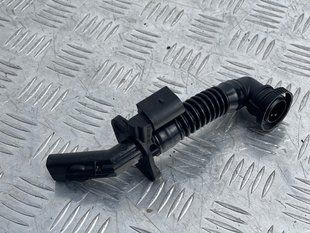 Трубка вентиляції картера 03H103202D Volkswagen Touareg