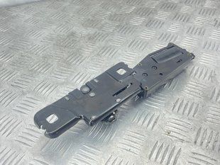 Держатель замка с эл. двигателем доводчика 4H0827383A Audi A8