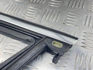 Направляющая стекла двери 31856284 Volvo XC60