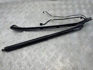 Захисний молдинг лівий 7P6827711 Volkswagen Touareg Volkswagen Touareg