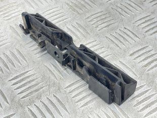 Кронштейн порогу 4G0853922B Audi A6