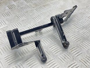 Кронштейн 7P0819545B Volkswagen Touareg