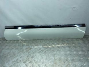 Накладка дверей 7P6854940H Volkswagen Touareg