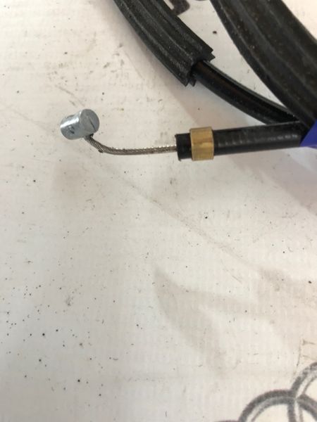 Трос капота 4G0823535 Audi A6