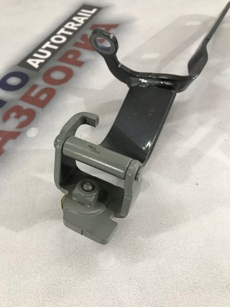 Петля кришки багажника 4G8827299 Audi A7