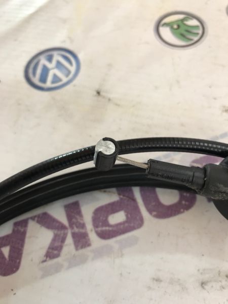 Трос капота 4G0823535 Audi A6
