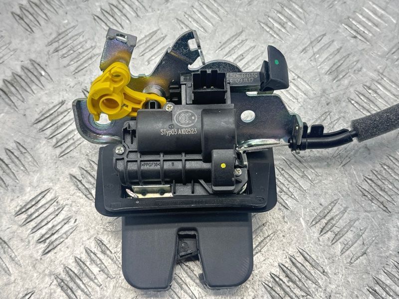 Замок кришки багажника 4M0827506D Audi Q7