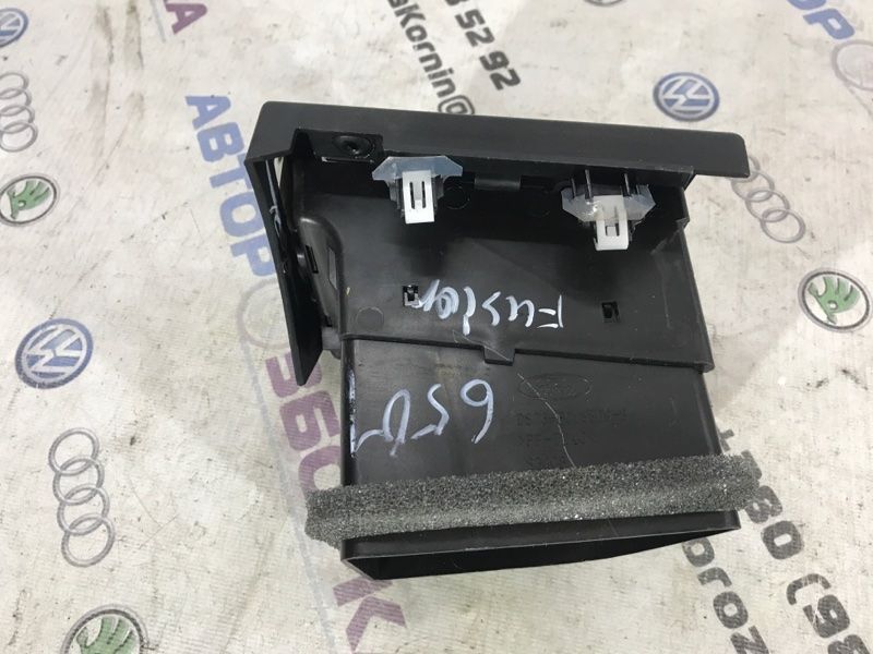 Дефлектор воздуховода ds73f018b09bpw Ford Fusion