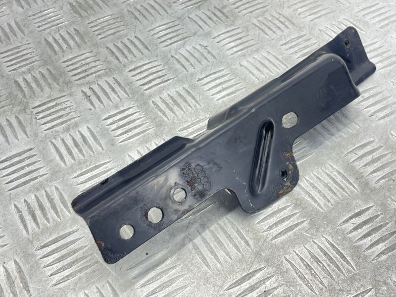 Кронштейн 4L0805697 Audi Q7
