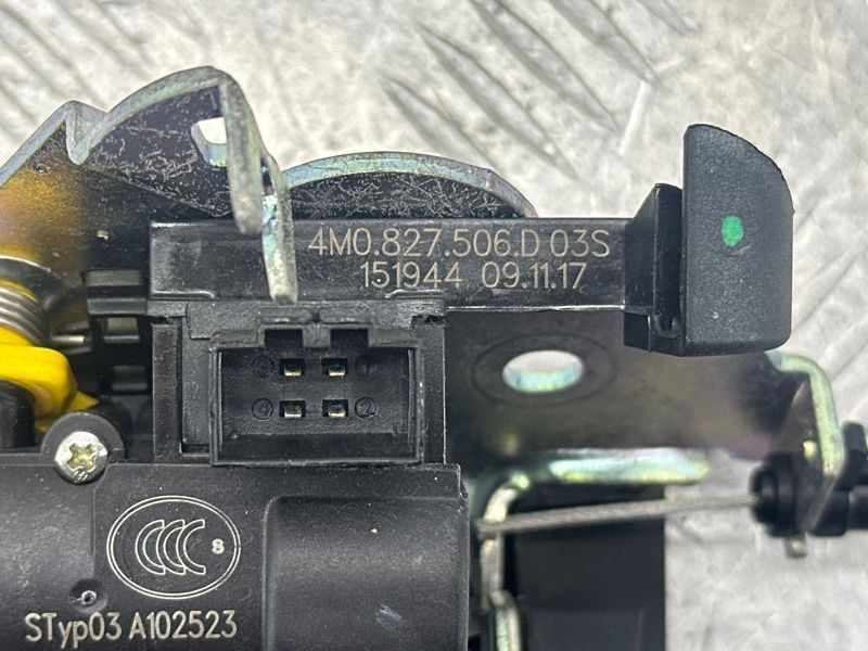 Замок кришки багажника 4M0827506D Audi Q7