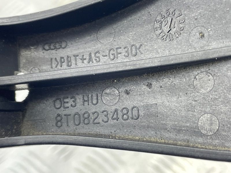 Стопорний гак капота 8T0823480 Audi S4