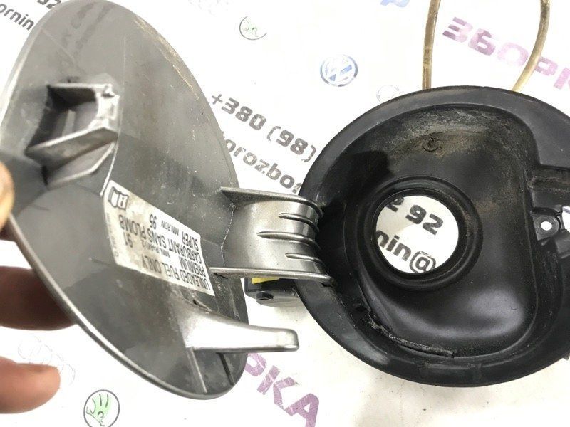 Корпус лючка крышки топливного бака в зборе 3C8809857E Volkswagen CC