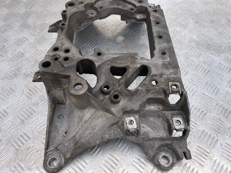 Траверса АКПП 4M0399263E Audi Q7 Audi Q7, Audi Q8