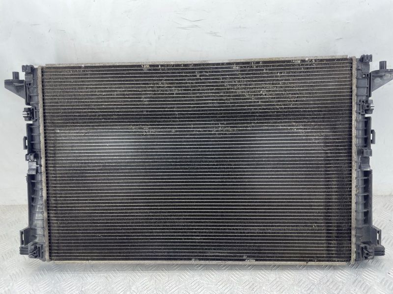 Радіатор охолодження двигуна 8W0121251AB Audi Q5
