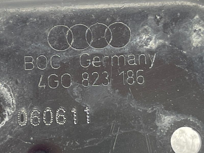 Скоба замка капоту Audi A6