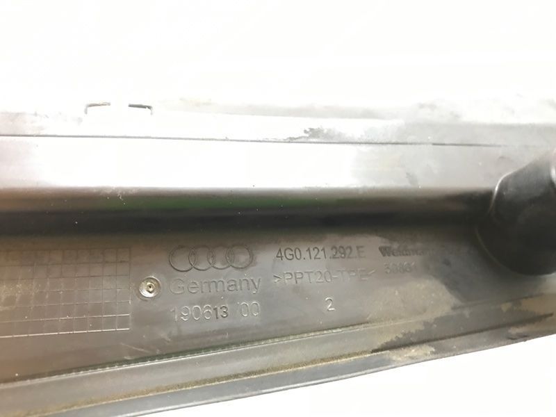 Накладка радіатора 4G0121292E Audi A7