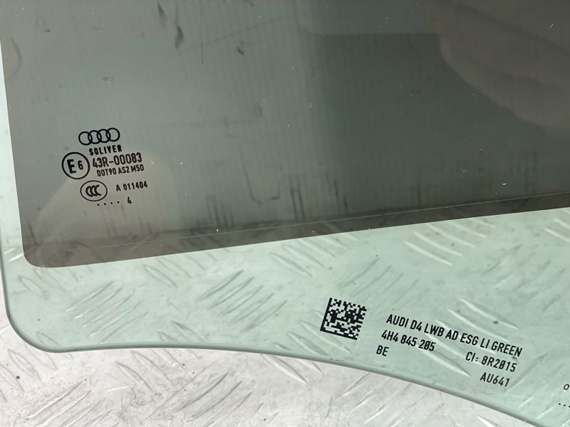 Скло дверей 4H4845205 Audi A8