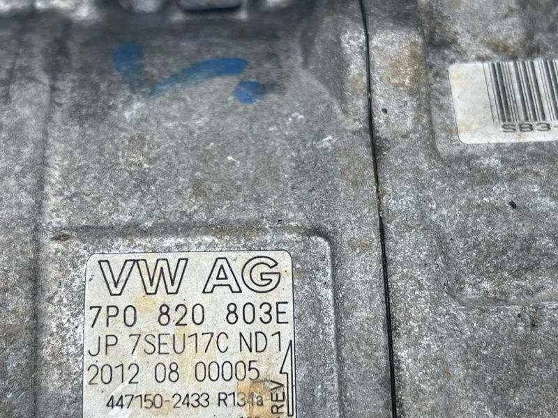 Компресор кондиціонера 7P0820803E Audi Touareg Audi Q7
