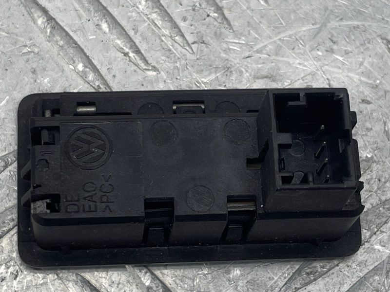 Кнопка закриття дверей багажника 3D0959831D20H Audi Q7