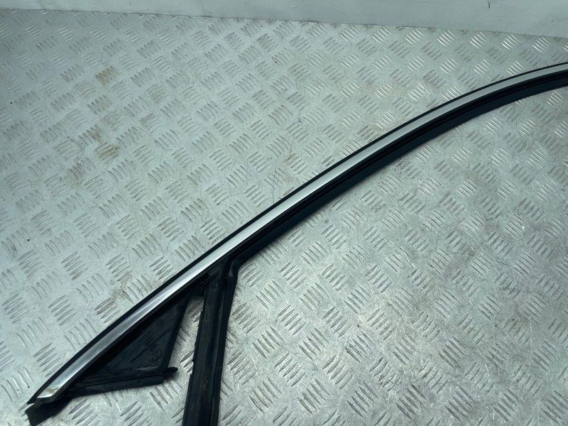 Направляющая стекла двери 31856284 Volvo XC60
