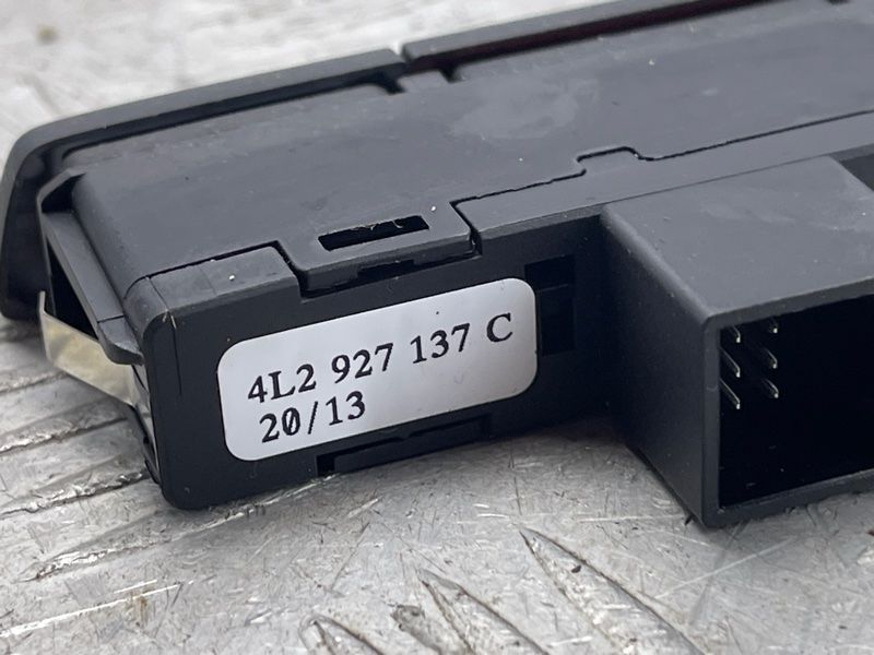 Кнопка аварійки 4L2927137C5PR Audi Q7