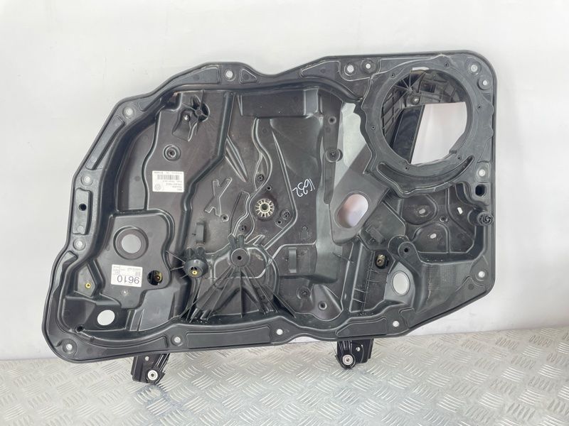 Стеклоподъемник 7P6837462B Volkswagen Touareg