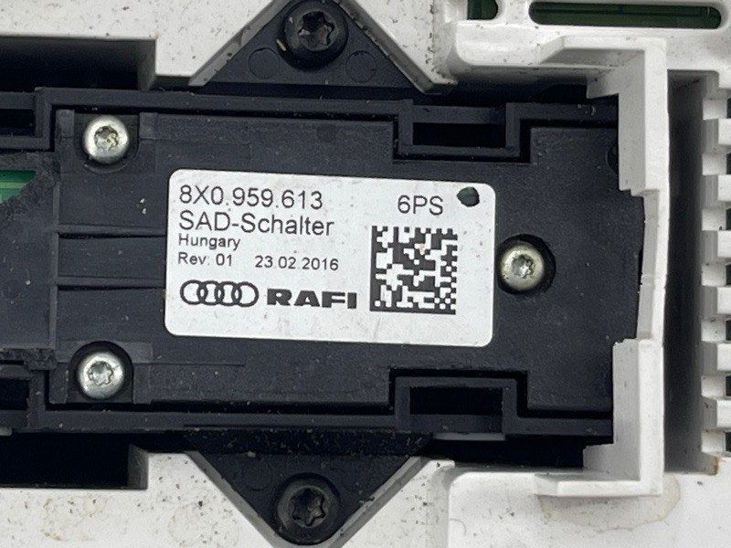 Плафон освітлення салону Audi Q3