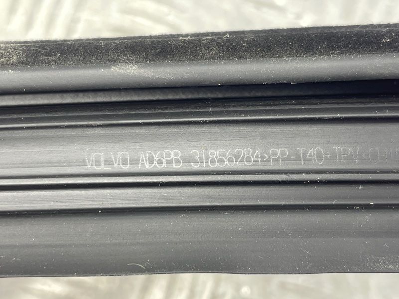 Направляющая стекла двери 31856284 Volvo XC60