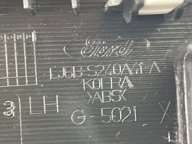 Накладка LJ6BS240A41A Ford Escape