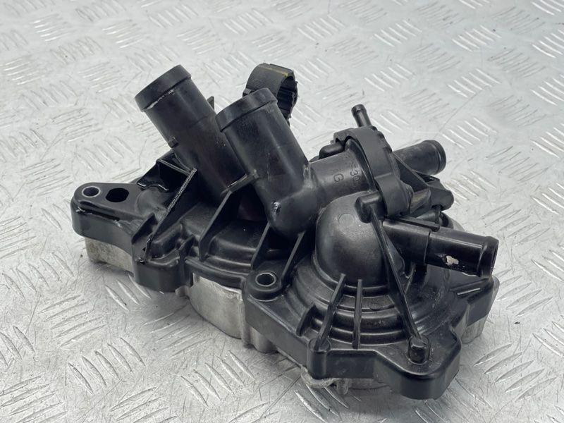 Помпа водяна 04E121042M Volkswagen Jetta