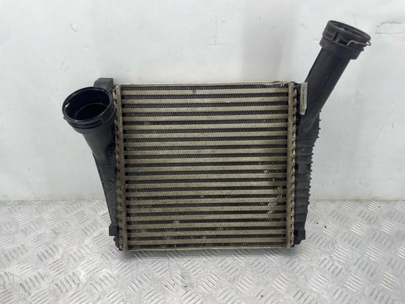 Радиатор интеркулера 7P0145804A Audi Q7
