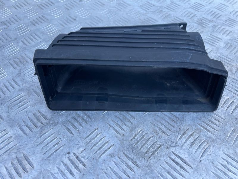 Повітропровід радіатора 4H0129627Q Audi S8