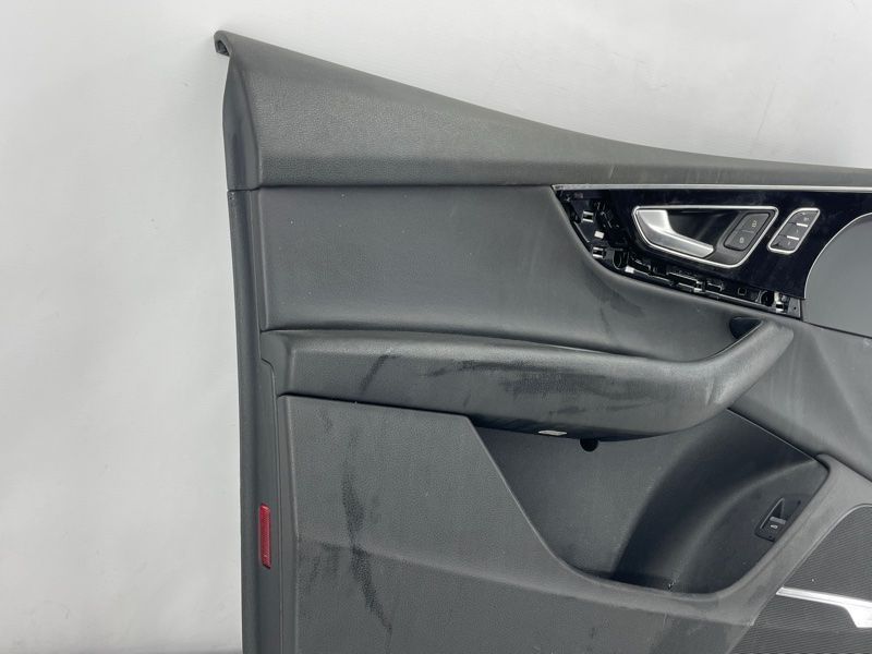 Карта / Обшивка двери 4M1867105F Audi Q7