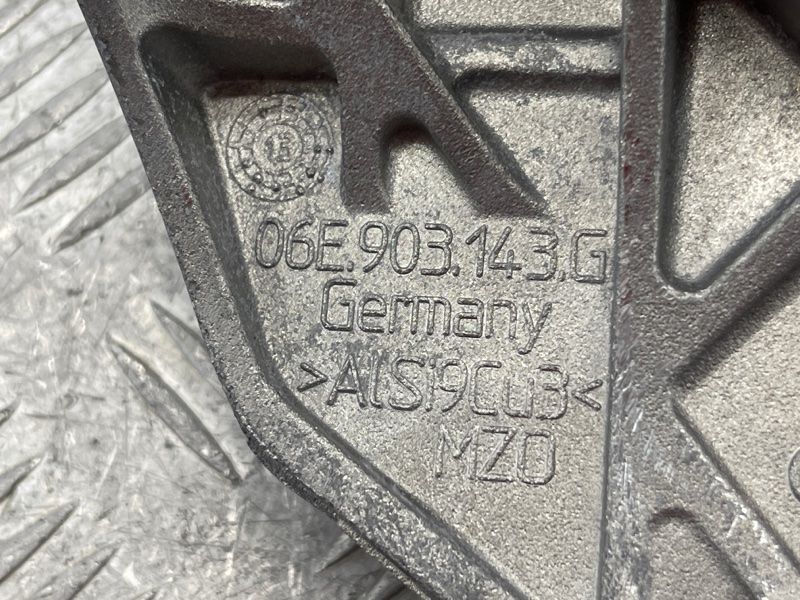 Кронштейн Audi A8