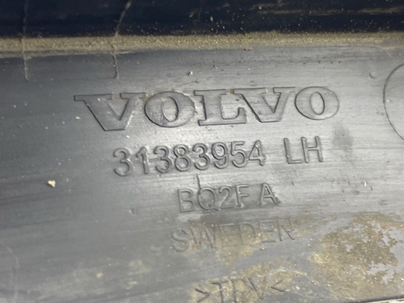 Спойлер колісної акри 31383954 Volvo XC90
