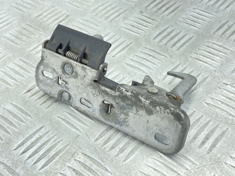 Стопорный крюк капота 1K0823480 Volkswagen Tiguan