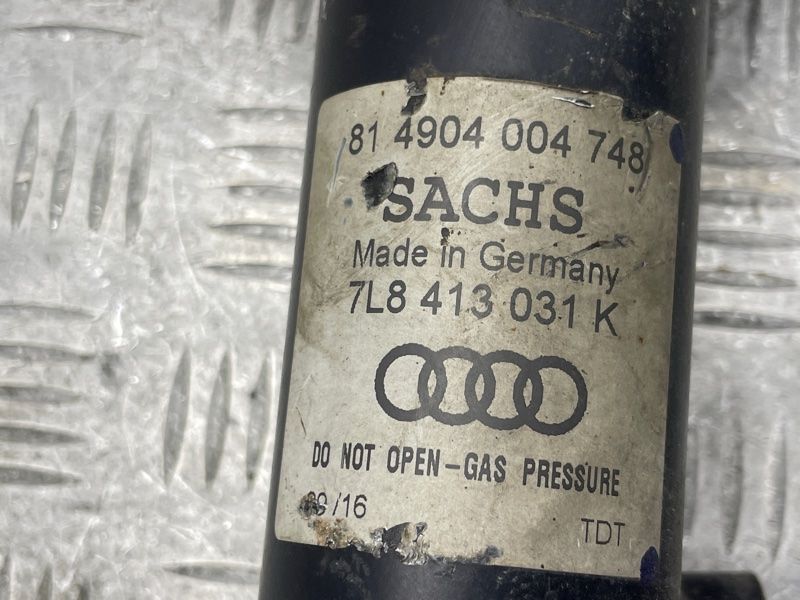 Стійка амортизатора 7L8413031K Audi Q7