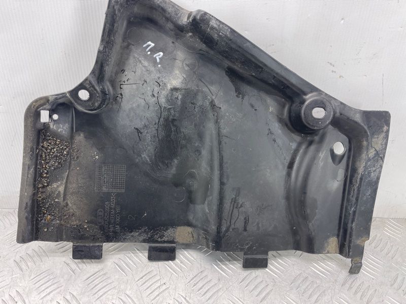 Облицювання днища переднє праве 80A825202A Audi Q5 Audi Q5, Audi Q5 Sportback, Audi SQ5, Audi SQ5 Sportback