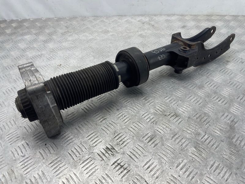 Стійка амортизатора 7L8413031K Audi Q7