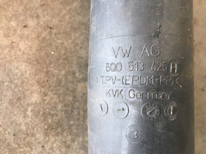 Стойка амортизатора 5Q0513425H Volkswagen Jetta