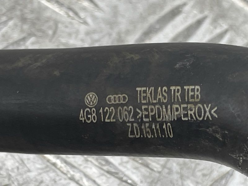 Шланг системи охолодження 4G8122062 Audi S7