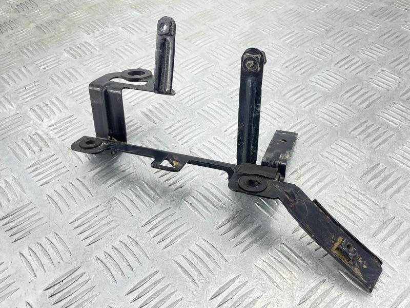 Кронштейн 7P0819545B Volkswagen Touareg