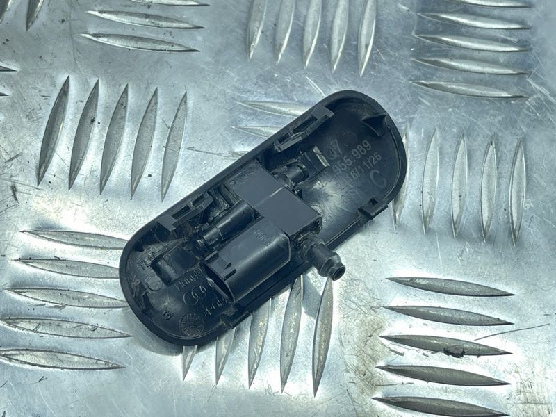 Форсунка омивача лобового скла 4M0955989A Audi Q7