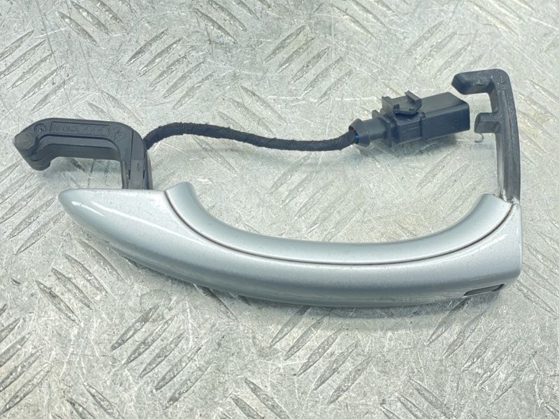 Ручка дверей (keyless) зовнішня 4L0837205B Audi Q7